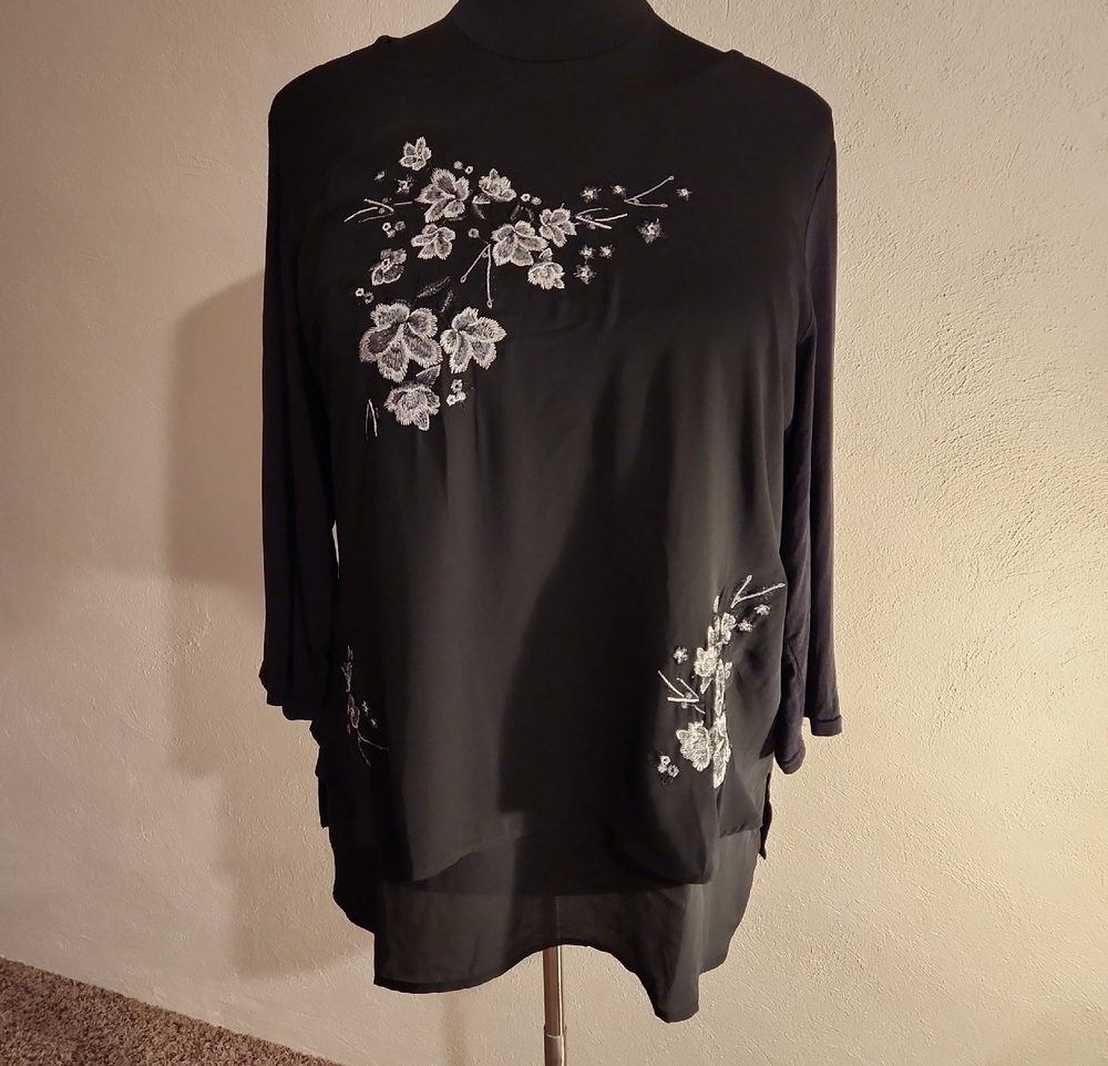 DG2 Diane Gilman Black Floral Embroidered Tunic Top Long Sleeve 2X